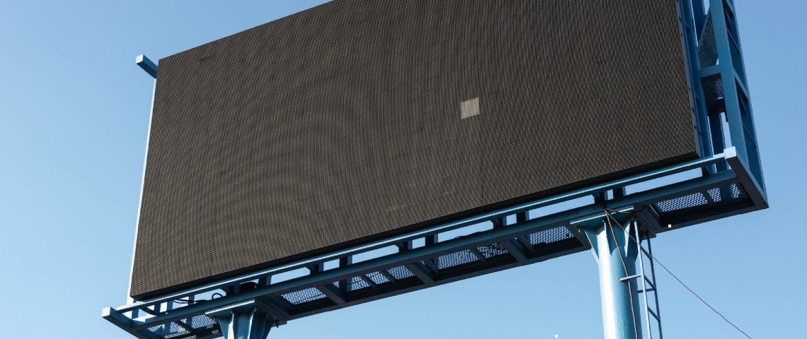 Publicité ciblée : oups, le moteur de l'économie du web est une grosse arnaque Un panneau publicitaire géant noir, ne fonctionne pas