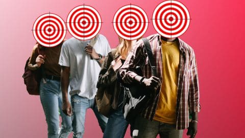 Le grand krach de l'attention : la pub ciblée serait une grosse arnaque Quatre personnes avec des cibles à la place de la tête sur fond rouge