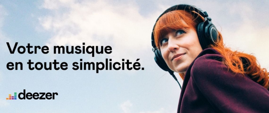 Deezer annonce le déploiement d’une nouvelle campagne nationale de communication à la télévision qui pour objectif principal de mettre en avant la simplicité de son service et de ses offres Jeune femme rousse avec un casque sur les oreilles