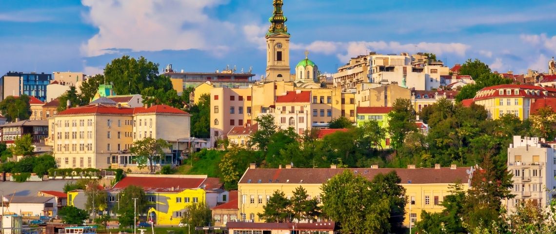 Les New Yorkais s'expatrient en Serbie Une image style carte postale de Belgrade