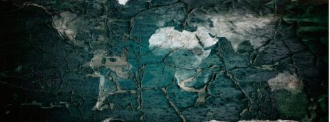 Le président de Greenpeace France nous éclaire sur la crise Une vieille mappemonde qui se décolle d'un mur