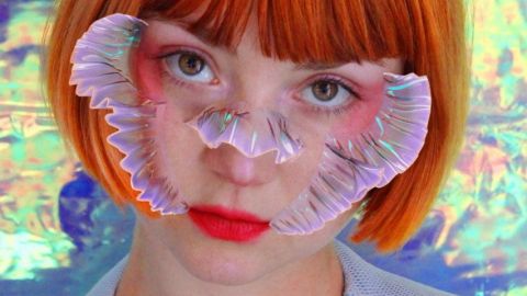 Portrait d'Inès Alpha, une créatrice de maquillage numérique