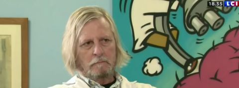 Didier Raoult, l'animal médiatique un homme avec une barbe et des cheveux blancs dans son bureau