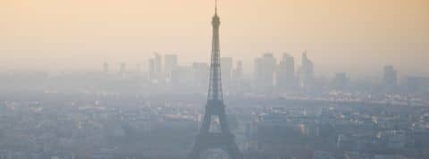 Le Conseil d'Etat demande des explications au gouvernement La Tour Eiffel dans un nuage de pollution