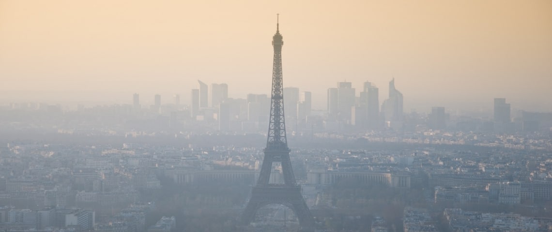 Le Conseil d'Etat demande des explications au gouvernement La Tour Eiffel dans un nuage de pollution