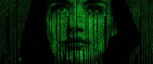 Image verte et pixelisée d'un visage de femme