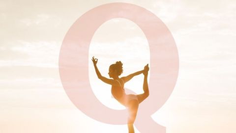 Une femme qui fait du yoga