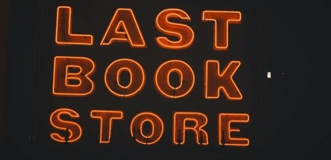 bookstore, librairie, néon, crise