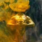 Une statue des Césars derrière un écran de fumée