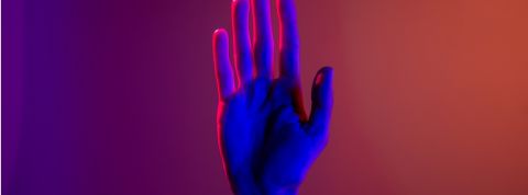 Quelles sont les actus de cette fin d'année ? Une main néon