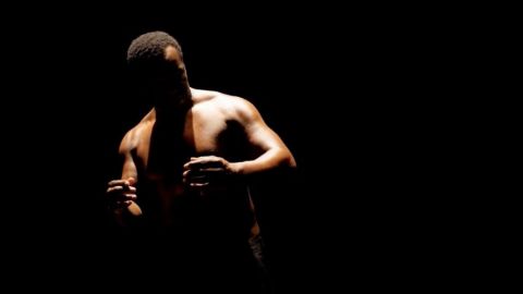  « Upload » : quand la danse hip hop racontre notre rapport ambigu aux machines