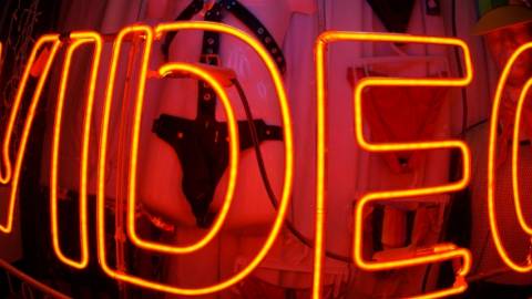 Sur Parler, le porno spam