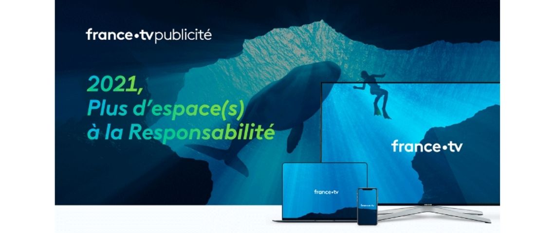 En 2021, l'L’ambition de FranceTV Publicité est de donner « Plus d’espace(s) à la Responsabilité ». Plongeur sousl'eau, à côté d'une balenine, avec le message suivant : 2021, plus d'espaces à la responsabilité