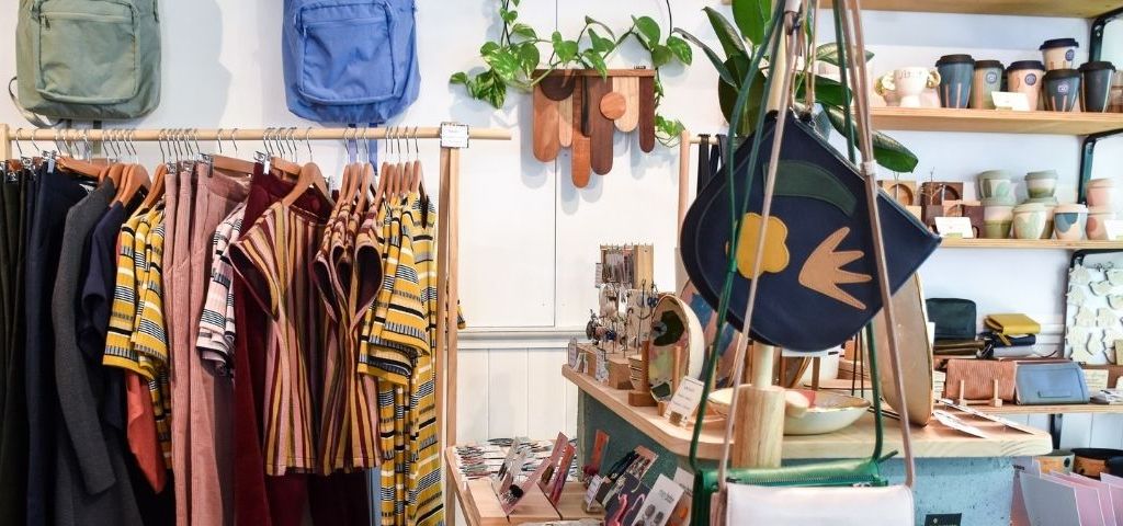 La consommation responsable entre dans les moeurs Magasin, local, vêtements, plantes, tasses