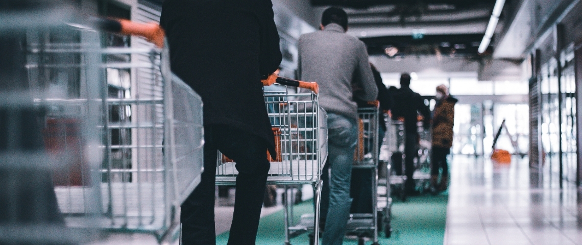 Comment sortir de la crise ? Une file de caddies
