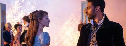 Romance, perles et corsets : comment Bridgerton ravive le glamour de la Régence anglaise Romance, perles et corsets : comment Bridgerton ravive le glamour de la Régence anglaise