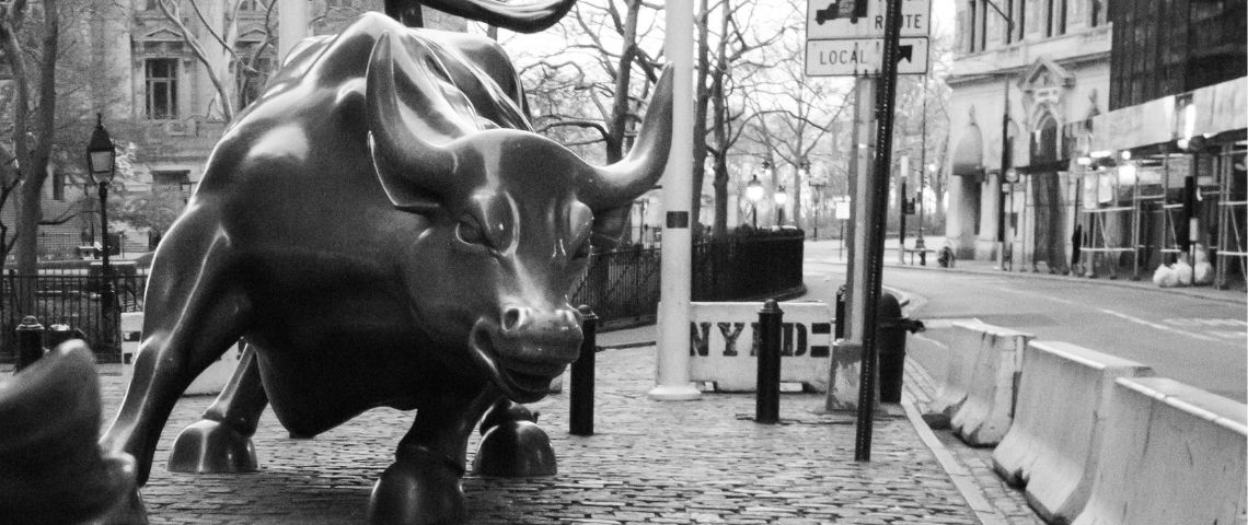 Les plateformes de seconde main se lancent en bourse La statue du taureau de Wall Street