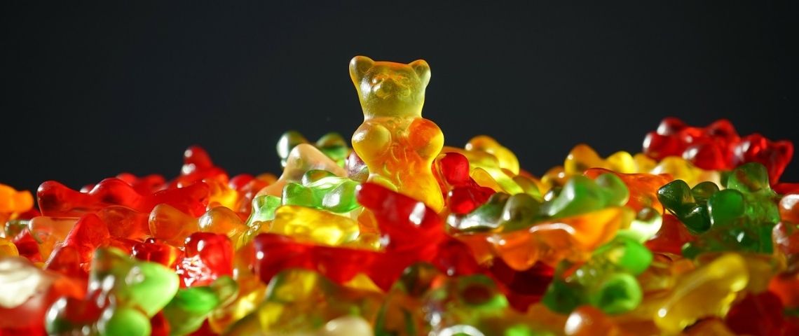 Les marques Smarties ou Haribo, annonce passer aux emballages recyclables et durables. Bonbon gélifié en forme d'ourson