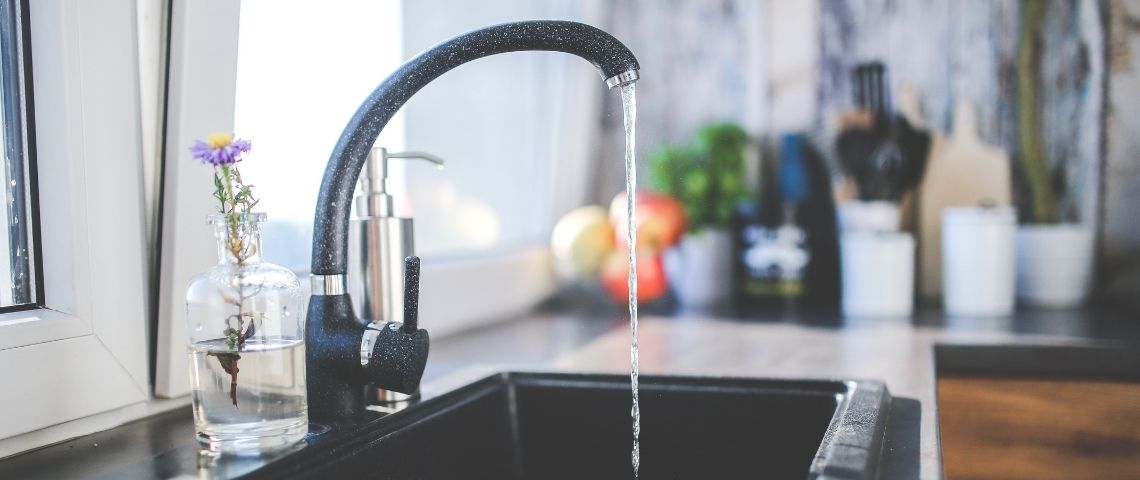 Dans le cadre du Paris de l’eau zéro déchet plastique, Eau de Paris, FoodChéri et Gobi s'associent pour faire de Paris la première ville sans bouteille plastique. Robinet qui coule