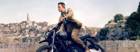James Bond a une nouvelle mission : sauver les placements de produits james bond sur une moto