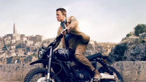 james bond sur une moto