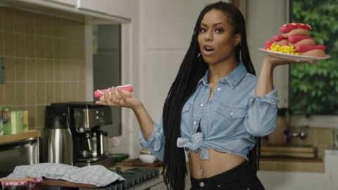 Kira Noir dans une pub PornHub