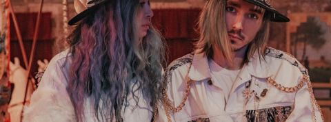 Comment les créateurs s'emparent de la mode sur-mesure / DIY ? MiniMe Paris et son compagnon, portant des vestes customisées