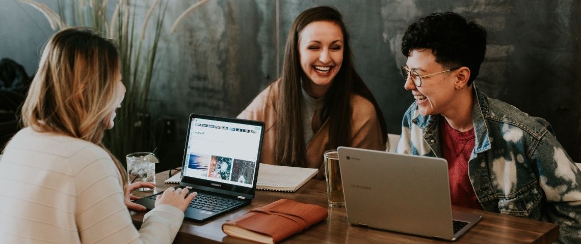 PublicisTrack le nouveau programme de Publicis destiné à donner l’accès aux agences du groupe Publicis à des jeunes élèves boursiers en BTS Communication. Jeunes etudiantes