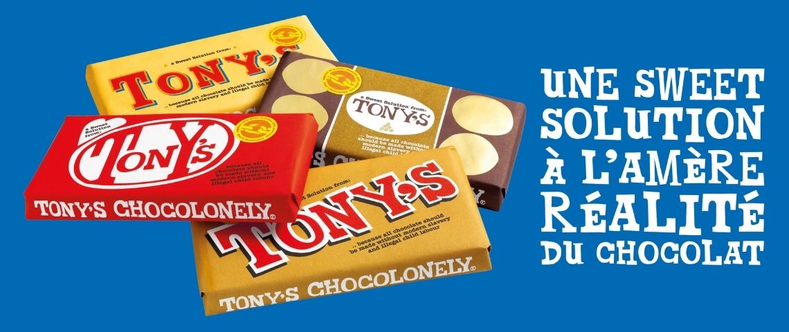 Une « Sweet Solution » au travail illégal dans l’industrie du chocolat : Tony’s Chocolonely lance un appel à légiférer sur les droits humains avec ses tablettes « sosies » en édition limitée. Tablettes de chocolat