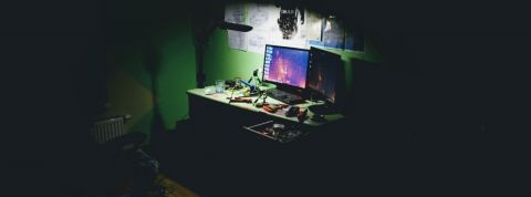 Comment contrer les cyberattaques ? Ordinateur, sombre
