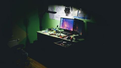 Comment contrer les cyberattaques ?  Ordinateur, sombre
