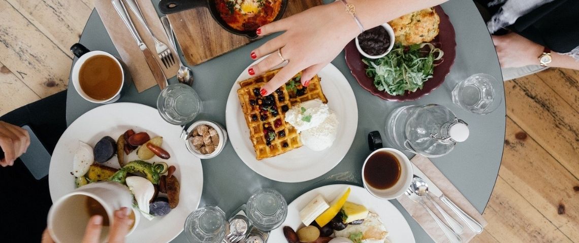 Les Docks Village accueilleront prochainement le FoodCub, 1er incubateur gastronomique à Marseille mais aussi du Sud Est de la France Variétés de plats sur un table
