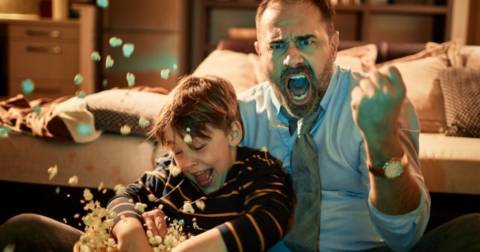 « Entre Netflix et les influenceurs débiles » : l'enfer des parents qui doivent surveiller les écrans des enfants