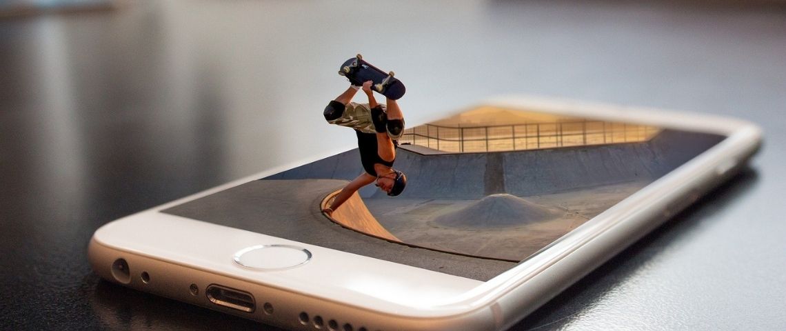 L’application mobile GoMyPartner, lancée en septembre 2020, vient de boucler son tout premier tour de table à hauteur d’1 M€. Jeune faisant du skate sur un smartphone