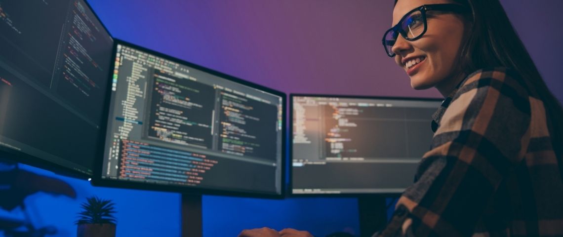 5 raisons pour lesquelles les agences digitales n’ont pas peur du « no code » Une développeuse web