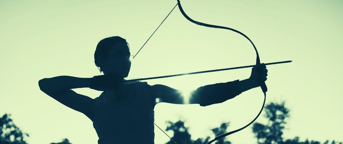 Trois chiffres sur l'application Robinhood Ombre d'une femme qui fait du tir à l'arc