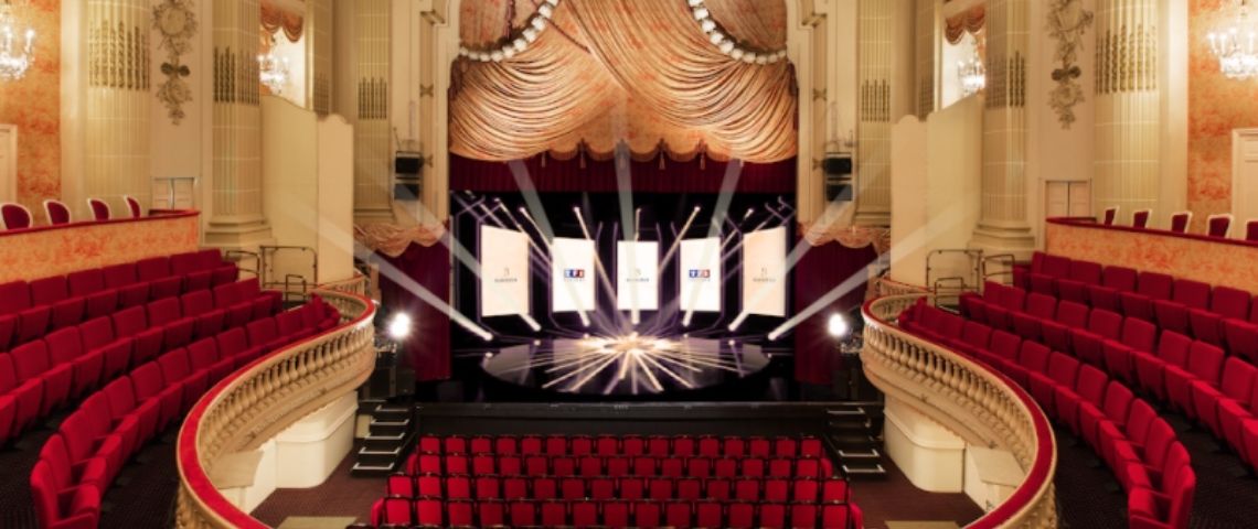 TF1 Factory et le groupe Barrière s'associe pour lancer l'offre Corporate Broadcast, une solution d'évènements digiatux premium Salle de théâtre