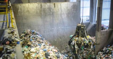 Pellenc ST améliore les performances des centres de tri de déchets grâce à des équipements connectés