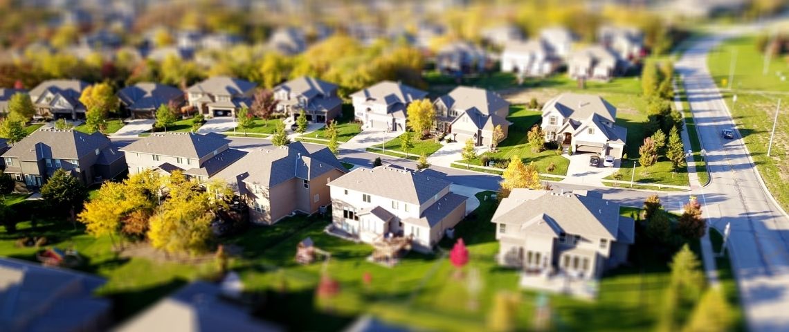 Signature d’un accord de partenariat entre Acheter-Louer.fr et Kize pour la distribution du 1er outil d’Intelligence Artificielle de prédiction des prix de l’immobilier Vue d'un lotissement
