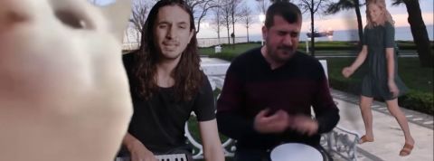 Quelles sont les tendances musicales de ce début d'année ? Un chat et deux hommes faisant de la musique