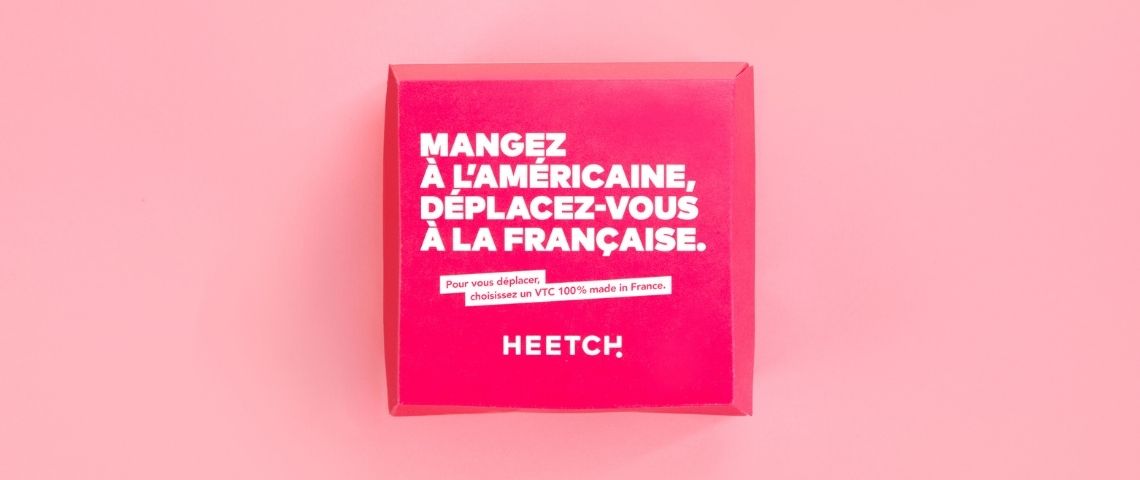 Heetch, le vtc français, qui se bat pour une mobilité plus juste et plus humaine, défend ses valeurs en faisant livrer ses publicités par des livreurs de repas. Message sur un emballage Heetch : - Mangez à l'américaine, déplacez-vous à la francaise. Pour vous déplacer, choississez un VTC made in France