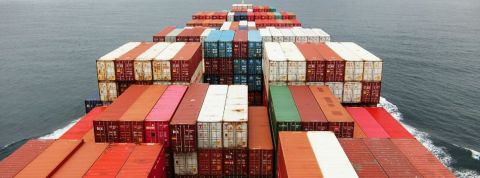 Le nombre de conteneurs perdus en mer explose Des conteneurs sur un cargo