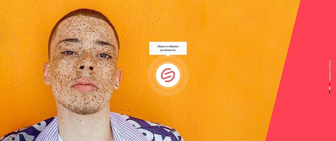 Adobe s’associe à Smash en s’affichant pendant un mois sur son site Portarit d'un jeune homme avec des tâches de rousseur