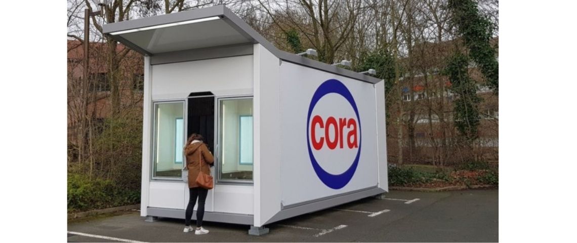 L’enseigne d’hypermarchés Cora test un service de retrait de courses via un nouvel équipement baptisé EasyBox, des containers réfrigérés et robotisés Containers réfrigérés et robotisés Cora