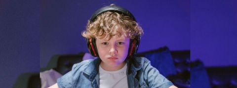 Interview d'Alexandre Malsch, CEO de Fulllife Un enfant qui joue aux jeux vidéos