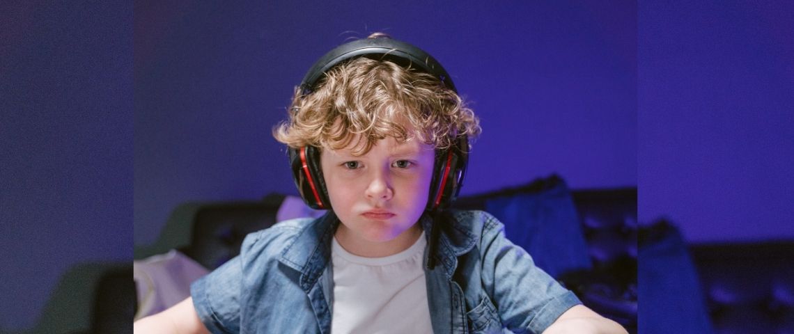 Interview d'Alexandre Malsch, CEO de Fulllife Un enfant qui joue aux jeux vidéos