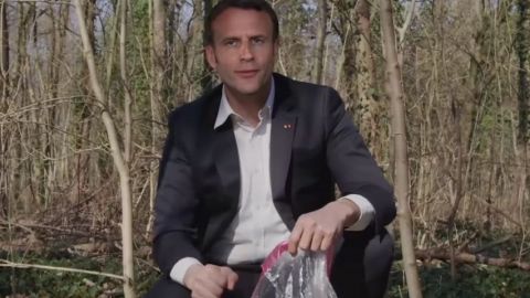 Emmanuel Macron en forêt