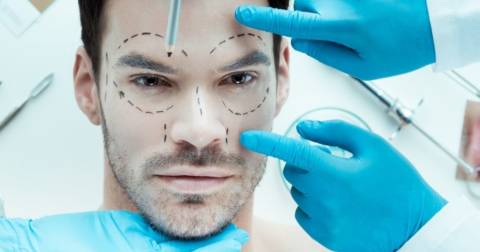 Chirurgie : les hommes aussi se refont le portrait à cause de Zoom