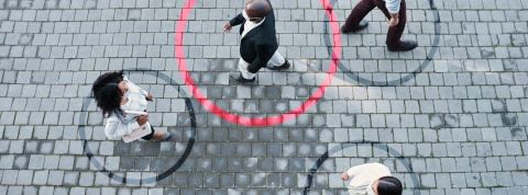 Plongée dans les méandres de l'industrie de la surveillance numérique sur France Culture Des passants surveillés dans la rue