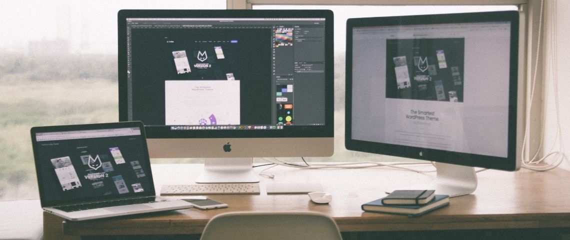 Tapptic , lance sa nouvelle marque Riplee, une solution spécialement pensée pour les groupes médias désirant mettre à disposition leurs contenus sur tous les types de plateformes innovantes. 3 écrans de différentes tailles sur un bureau